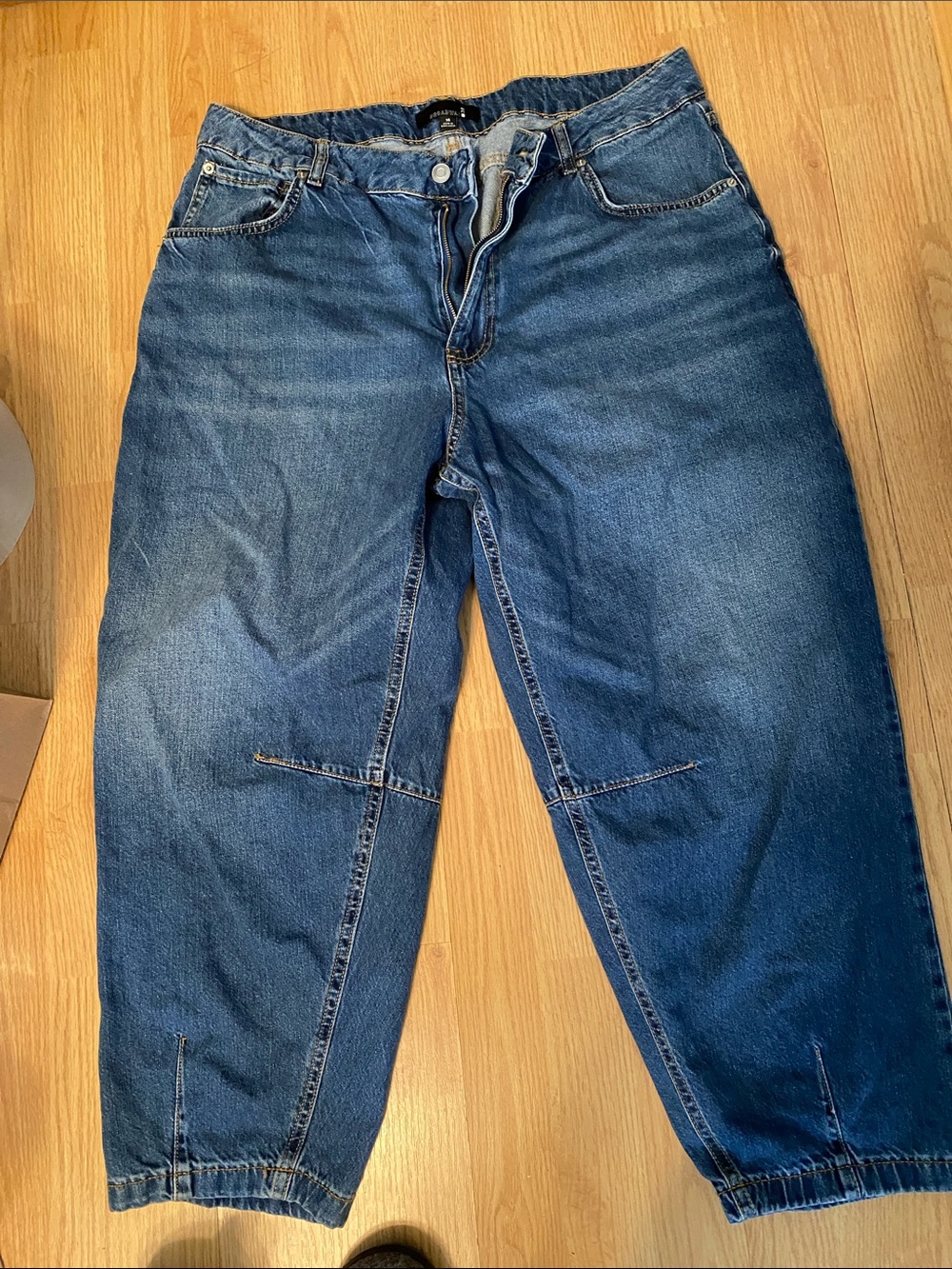 Preowned women’s dark wash barrel Denim Jeans 14 excellent
